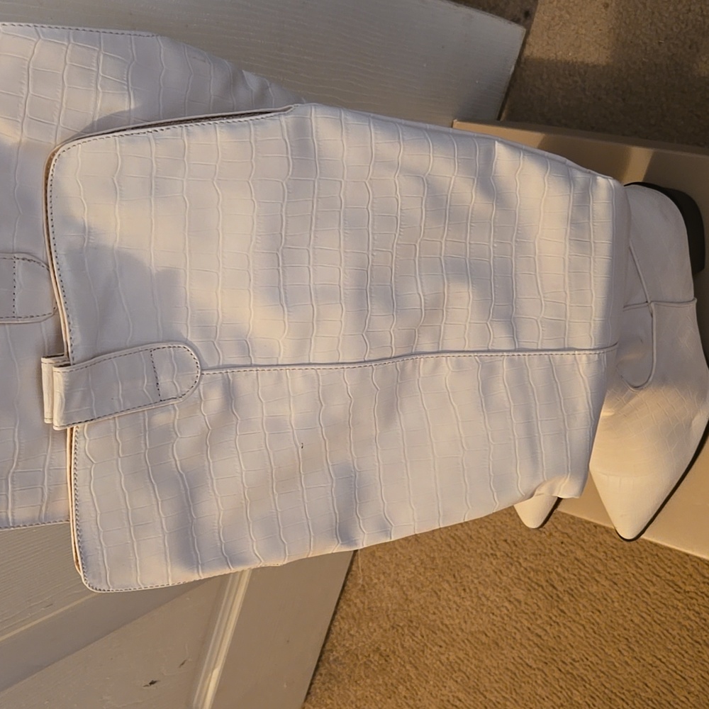 Journee Comfortview White Croc-Embossed Knee-High Boots, Size 11, Never Worn